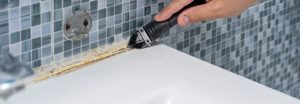 Silikon entfernen mit Werkzeug